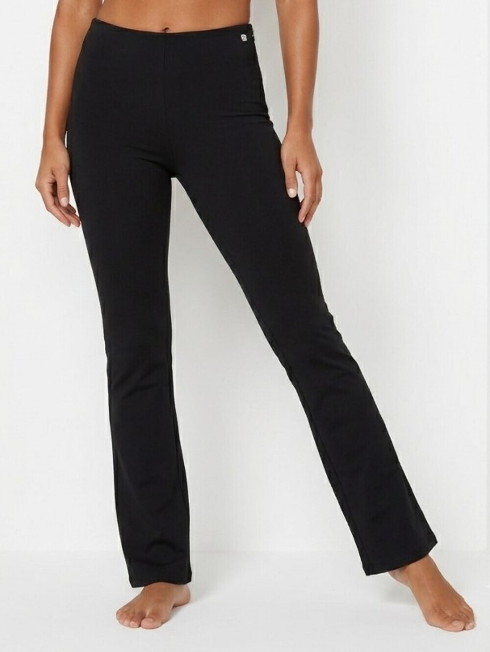 NWT Fabletics Kick Flare Yoga Pants Black XS